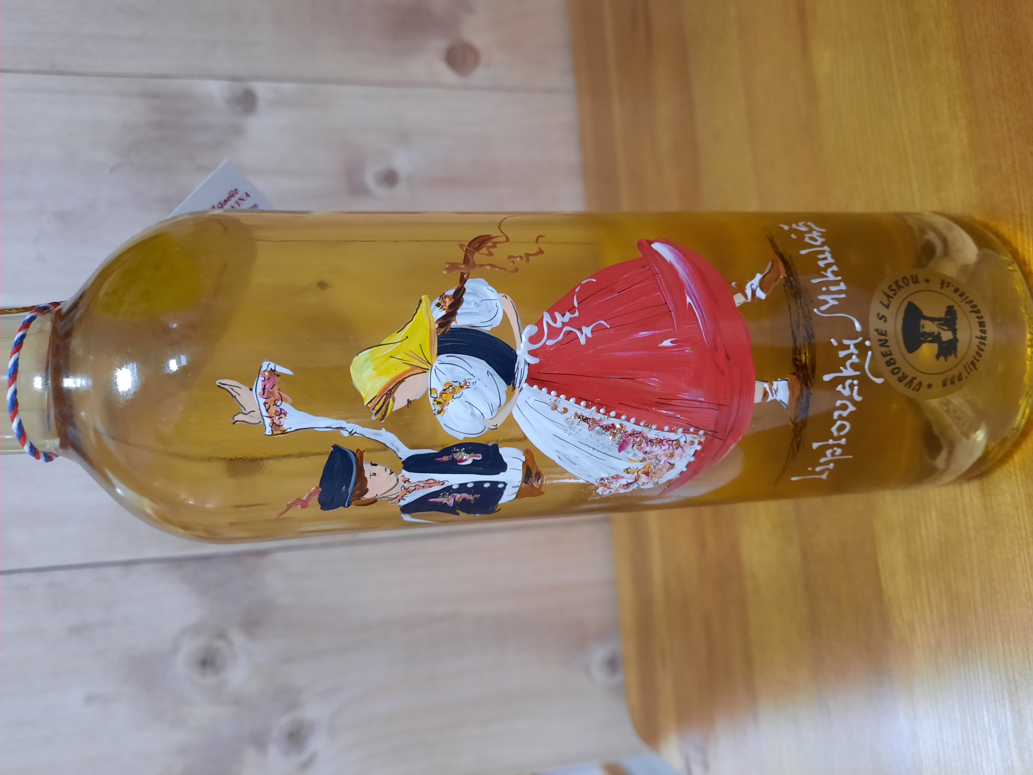 Liptovská medovina s folklórnym motívom