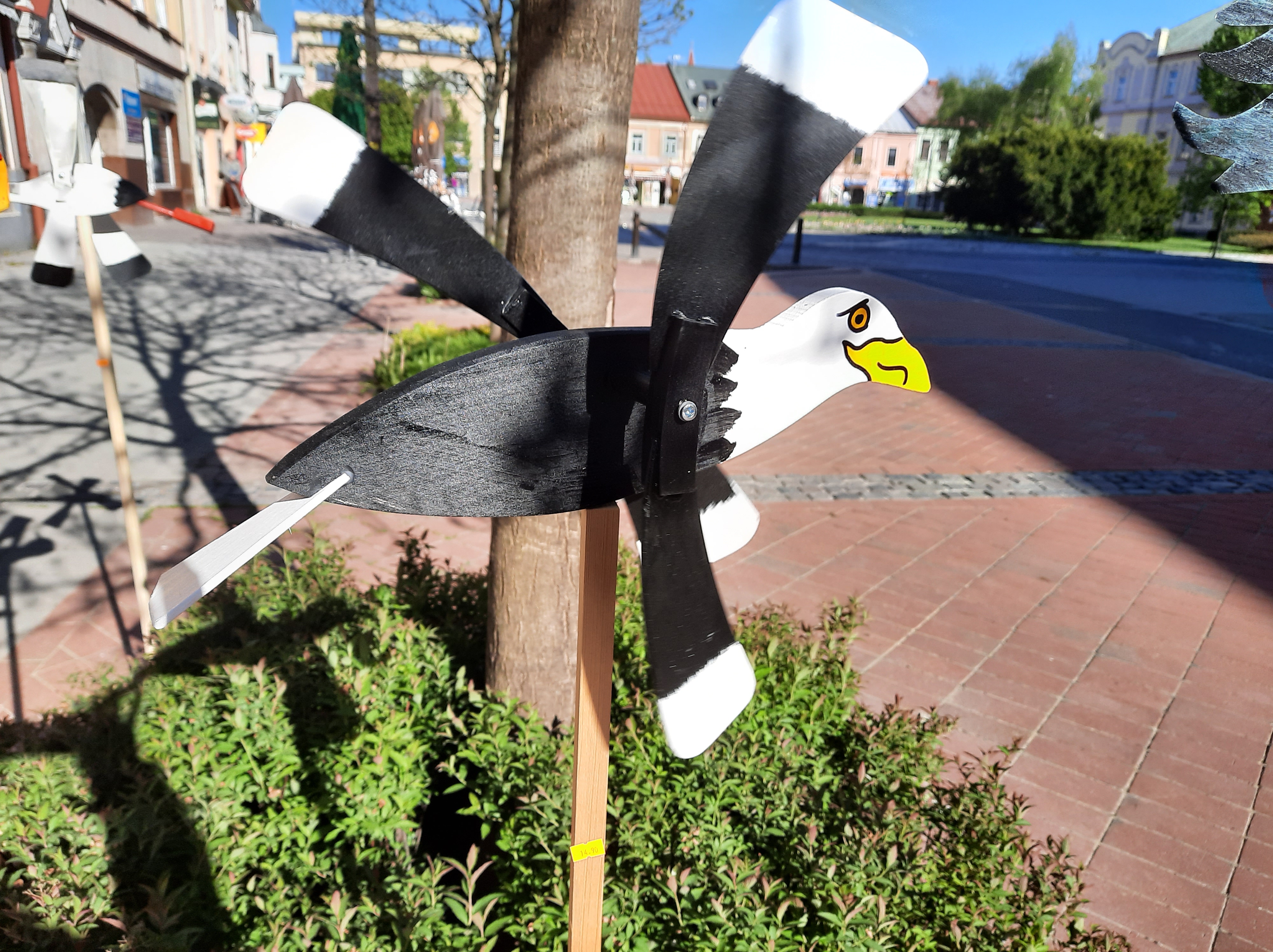 Záhradná vrtuľka- dekorácia papagáj