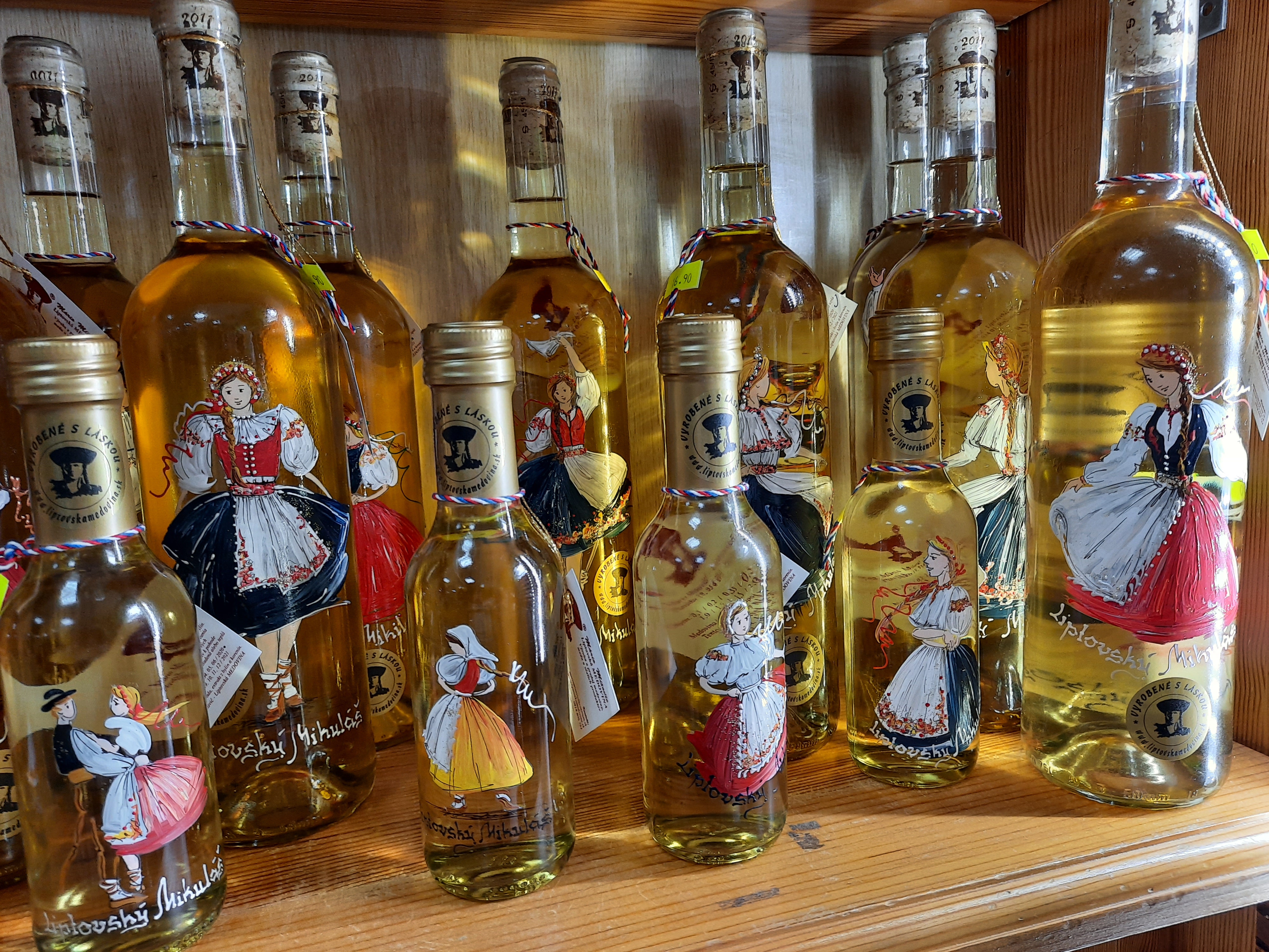 Liptovská medovina s folklórnym motívom